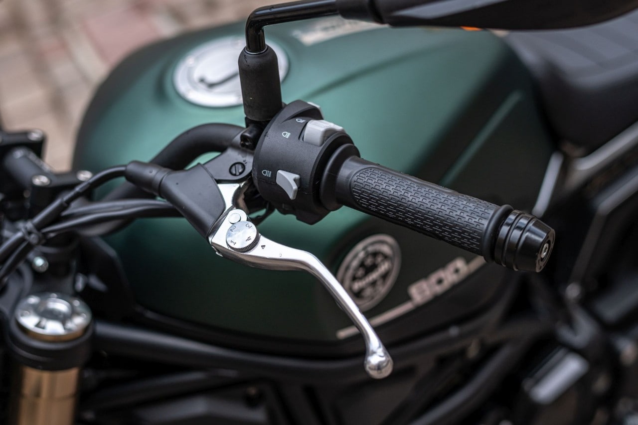 Benelli Leoncino 800 VS CFMOTO 700CL-X Heritage: prova a prendermi!